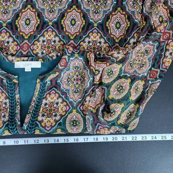 Loft Womens Size Large Tapestry Ruffle Shoulders Split Neck Blouse Blue Red - Picture 6 of 7